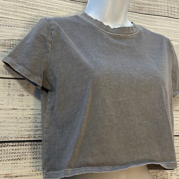 Forever 21 Gray Crewneck Crop Top Size Small - Picture 2 of 5